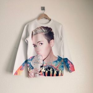Miley Cyrus crewneck sweatshirt, white, Women’s L